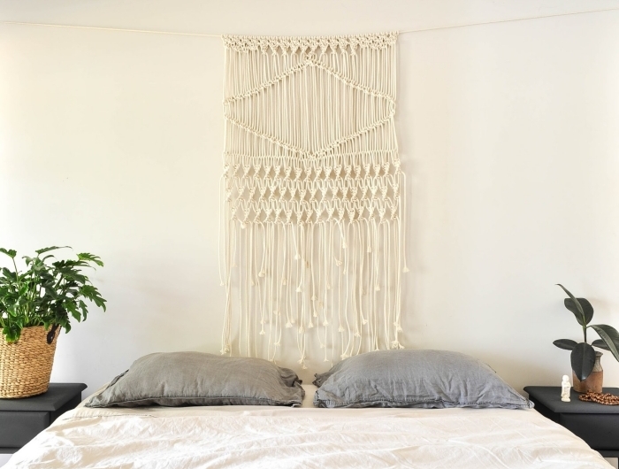 décoration chambre à coucher style boho minimaliste diy suspension macramé en corde cotton beige plante verte intérieur cache pot tressé
