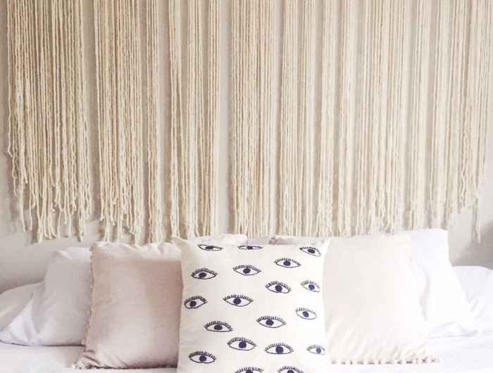 décoration murale chambre à coucher ado coussin blanc motifs yeux tete de lit diy en corde macramé cotton beige franges noeud