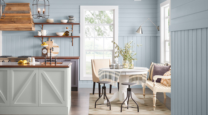 Bleu claire et bois dans une cuisine rustique bien aménagée, quelle couleur pour une cuisine, couleur cuisine moderne