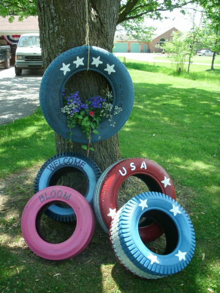 exemple comment décorer son jardin avec objets recyclés, diy jardinière en pneu recyclé, déco facile avec objets de récup
