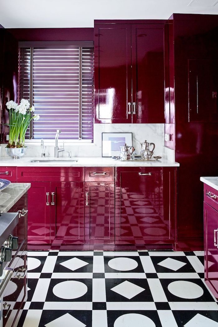 Laquée cuisine rouge bordeaux, couleur mur cuisine, tendance couleur cuisine 2020 style d'intérieur moderne 