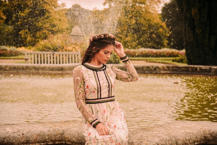 jardin paris tenue femme style vintage couronne de fleurs tenue champetre femme robe fleurie pour femme image beauté