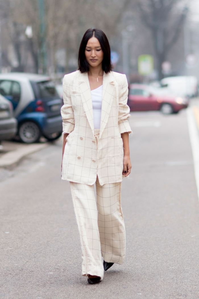 modèle ensemble tailleur femme pour une tenue stylée, exemple comment porter le blanc au quotidien pour un look femme professionnel 