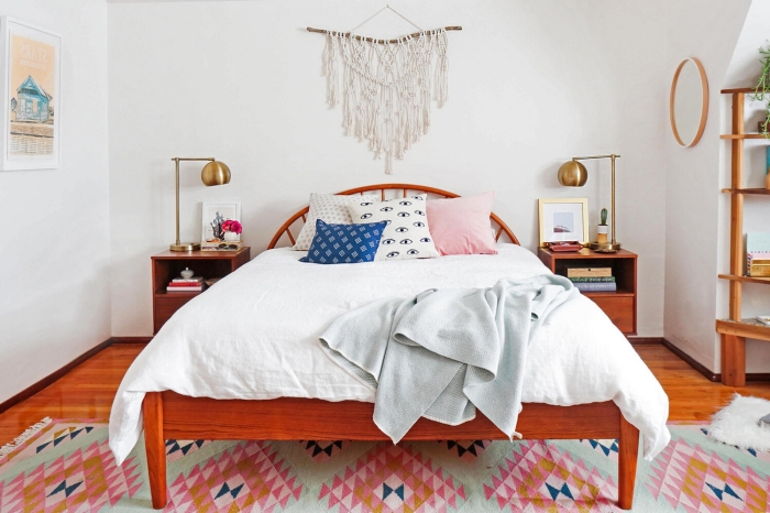 meubles bois décoration chambre à coucher blanc et bois tete de lit diy suspension corde macramé noeud lampe de chevet or