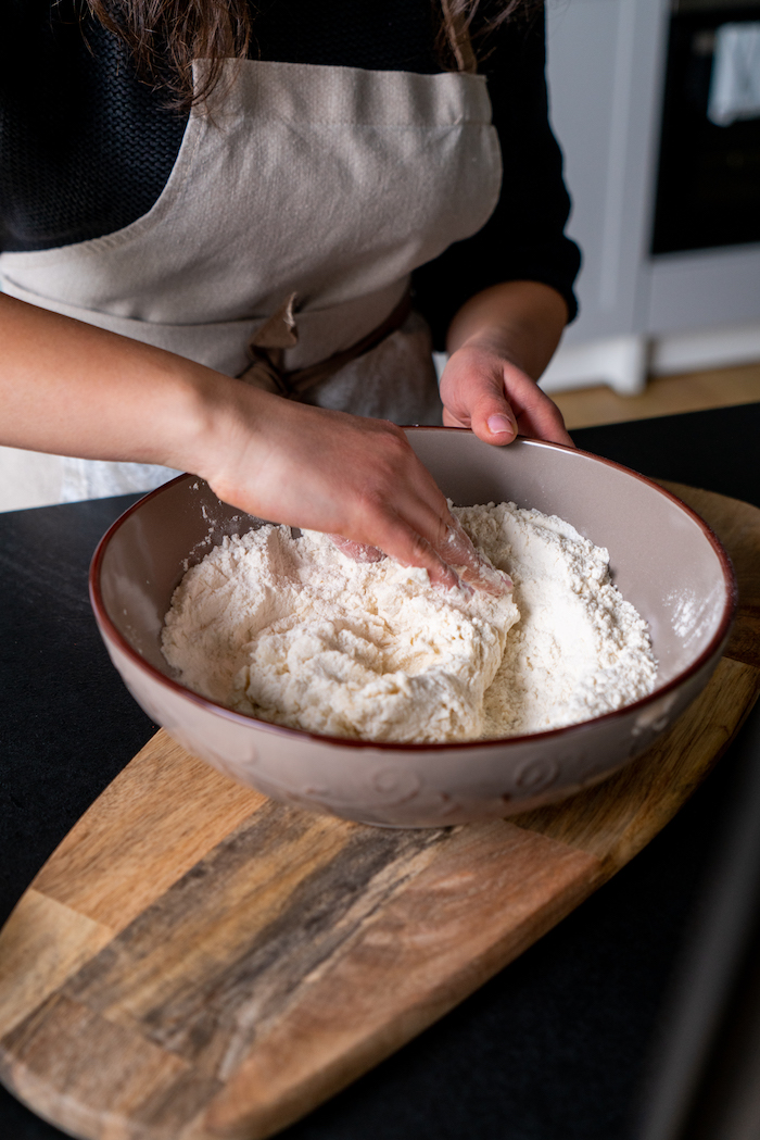 commencer à pétrir le pain de ses mains, idée recette naan nature za base de farine blanche avec yaourt grec nature