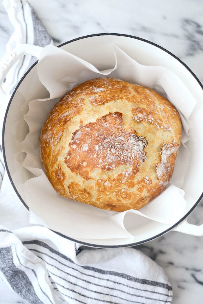 idee recette pain de campagne à faire dans une cocotte, pain maison simple et rapide avec farine blanche