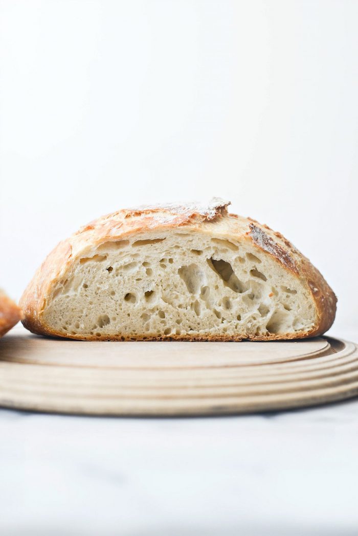 recette pain de campagne facile avec de la farine blanche de l eau et de la levure, ingrédients simples pour pain maison