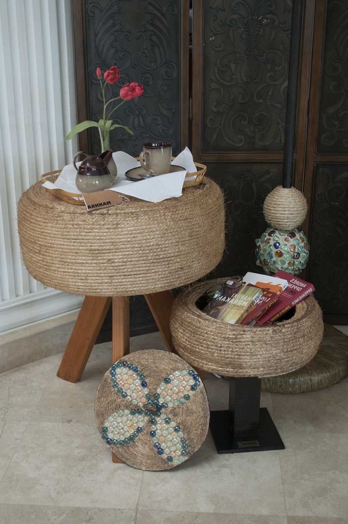 meubles originaux à faire soi-même avec objets recyclés, idée de décoration jardin avec pneu, diy petite table de café
