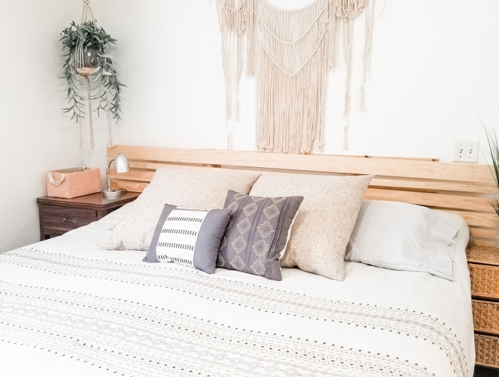 suspension macramé à faire avec cotton beige corde macramé bâton bois décoration chambre boho moderne tête de lit en bois clair