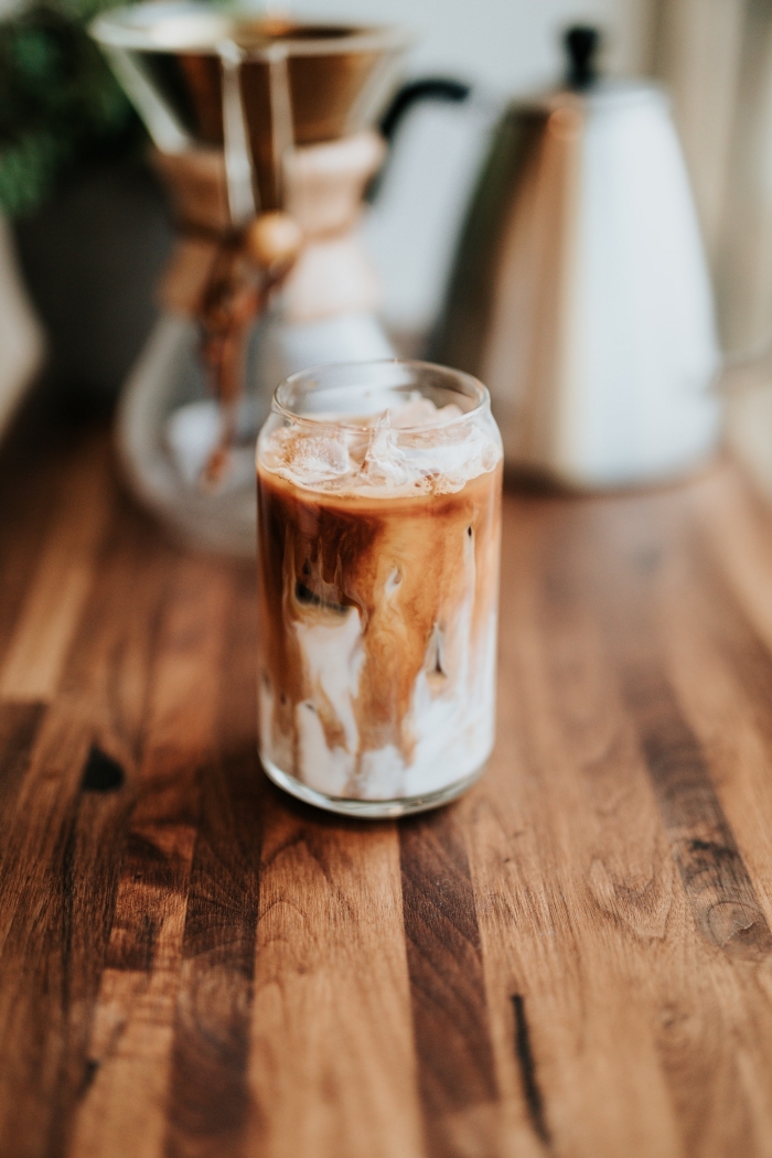 café frappé recette facile et originale à préparer à la maison, idée de boisson énergisante pour l'été avec café et crème glacée