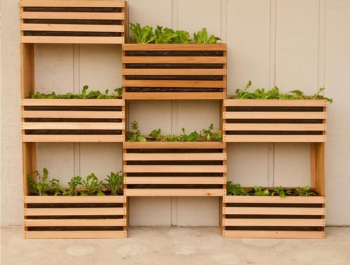 bricolage facile été fabrication jardinière pour balcon tutoriel diy meuble en planches de bois pour plantes balcon rangement mural