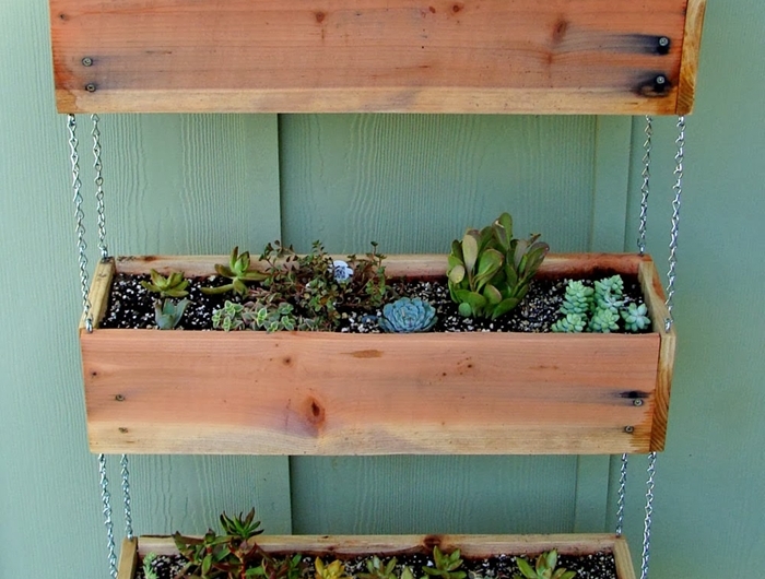 bricolage matériaux récup diy pot pour plante suspendu en planches de bois jardinière suspendue fait maison plantes succulentes