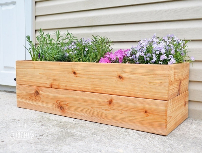 bricolage été fabrication pot fleur jardinière diy avec planches bois grand pot de fleur fait maison avec bois plantes fleuries