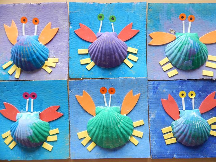 crabes en coquillage repeint façon aquarelle avec de la mousse motif sur papier activité manuelle 6 ans