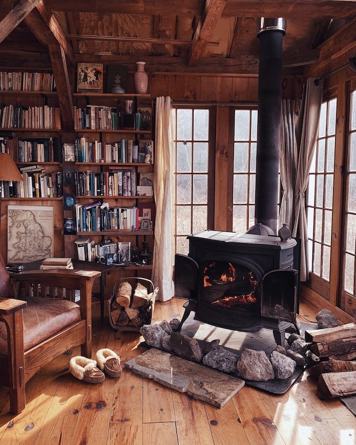 deco salon rustique avec canapé bois et assise cuir cheminée design bibliothèque de bois brut aménager une bibliothèque dans un salon