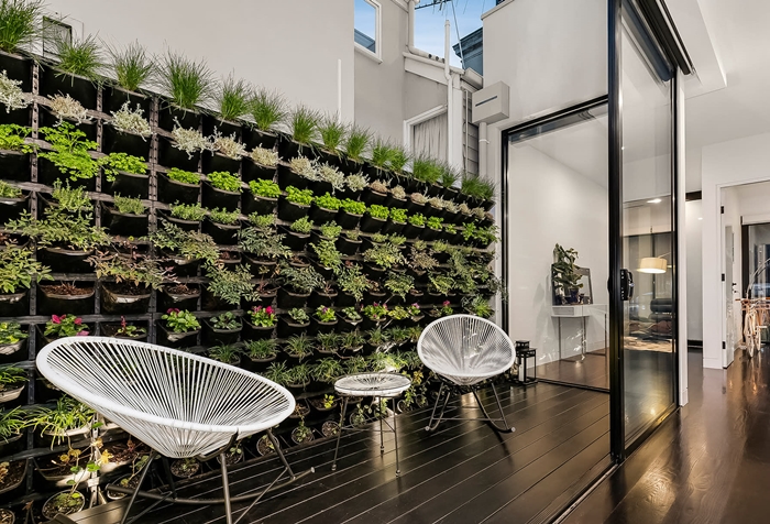 design extérieur style moderne architecture mur végétal poches herbes aromatiques plantes fleuries idee brise vue vegetal
