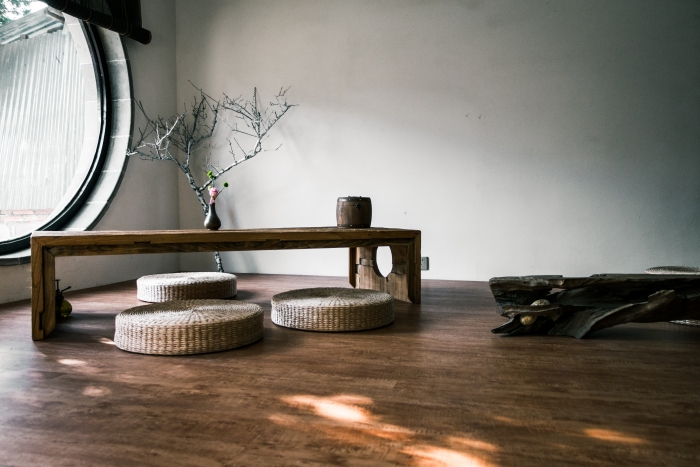 décoration intérieure style japonais minimalisme décor meubles bois revêtement de sol bois fenêtre lumière naturelle