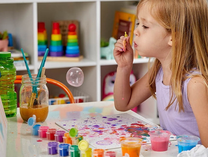 idee peinture enfant avec des bulles colorés exemple activité manuelle 3 5 ans maternelle primaire faciles a faire et amusantes