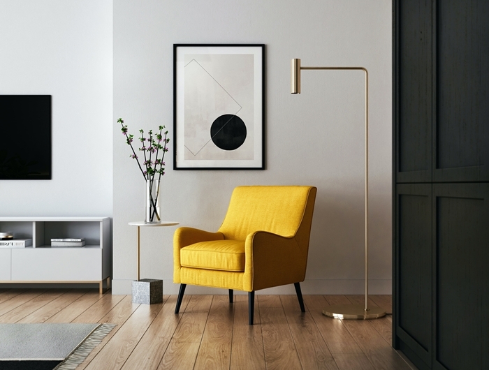 intérieur style contemporain revêtement sol parquet bois essence lampe sur pied or fauteuil jaune meuble tv blanc bois