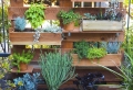 Jardinière pour balcon ou terrasse : comment la choisir, adopter ou fabriquer soi-même