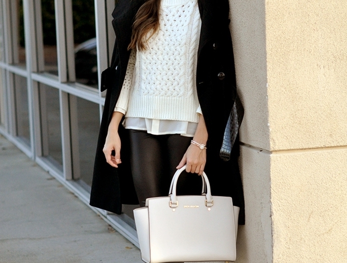preppy look style vêtements femme élégante pantalon cuir noir pull blanc chemise blanche manteau long noir sac à main cuir blanc