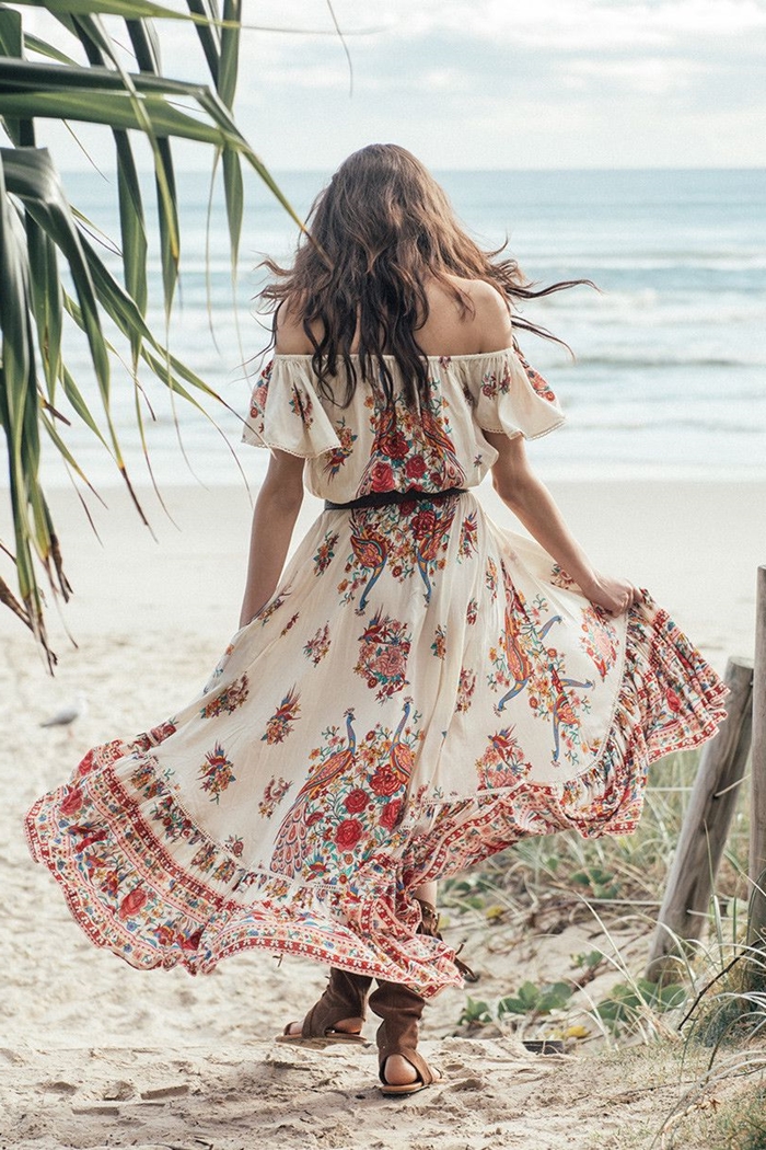 robe longue a fleur mode femme style bohème chic vêtements robe fluide blanche motifs fleurs rouges sandales marron