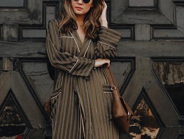style chic femme vêtements bcbg sac à main cuir noir robe tunique longue motifs rayures poches lunettes de soleil accessoires