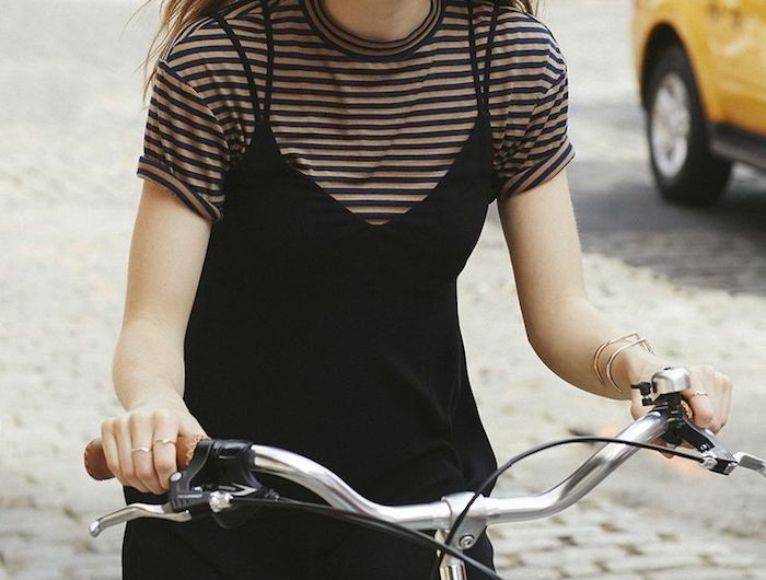 beauté fille tenue robe noire t shirt rayé tenue pour ado fille vetement fille 14 ans savoir commnet etre bien habillee bicyclette