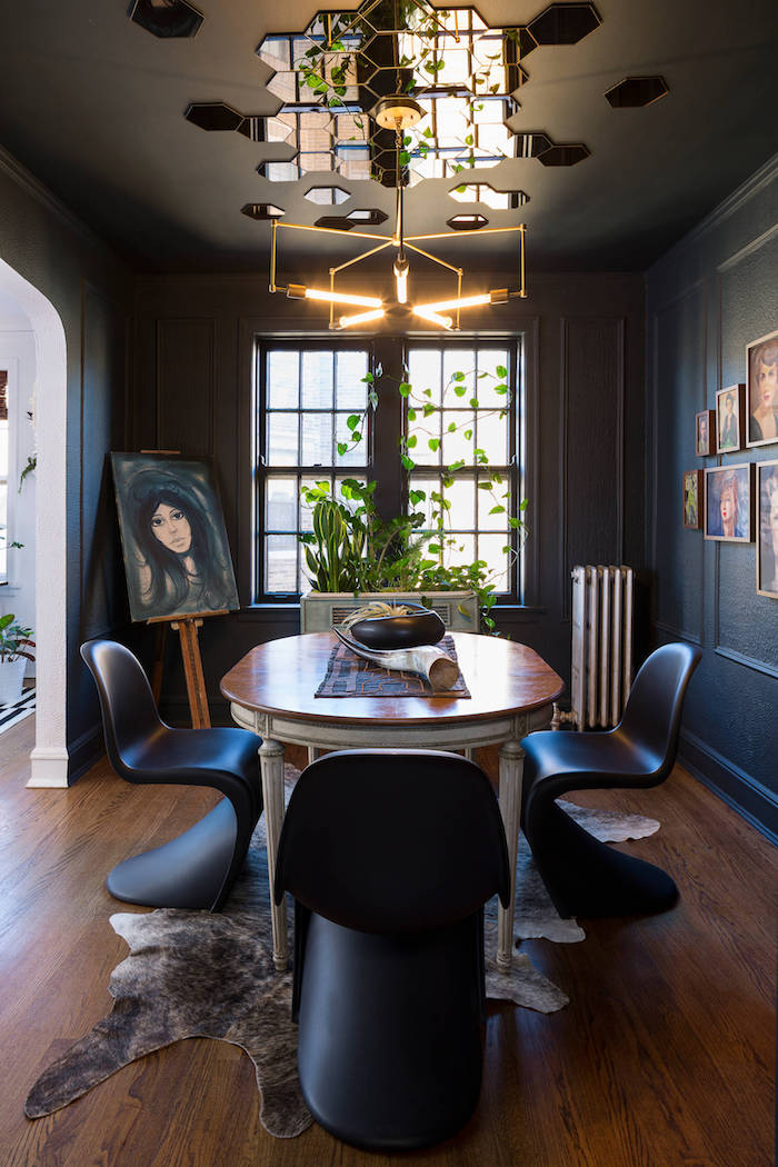 bleu foncé mur peinture plafond noir decoration plafond dans une maison ou appartement moderne design salle a manger