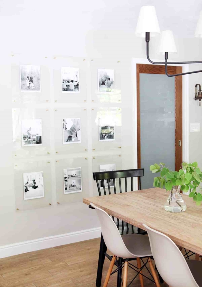 deco photo sur mur chaise noire aménagement salle à manger chaise blanche et bois table à manger bois plante verte
