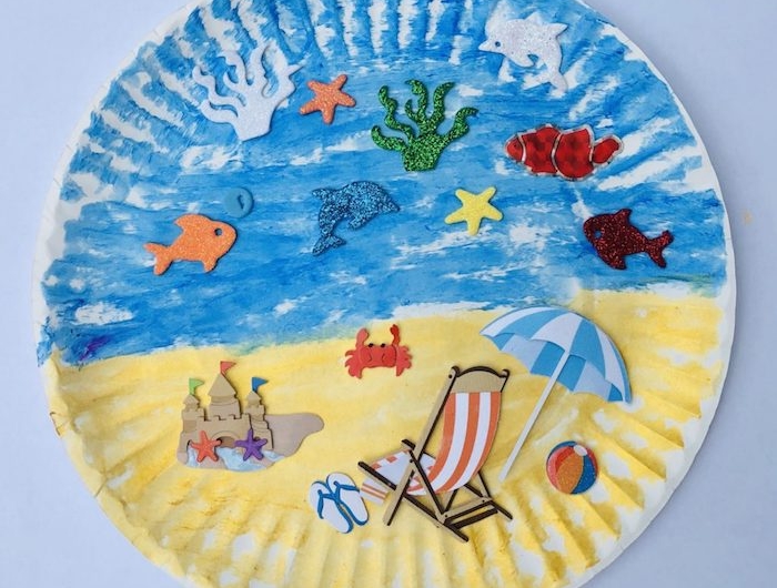 idée plage et mer dans assiette de carton recyclée avec des stickers motifs bord de mer activite manuelle 3 ans facile