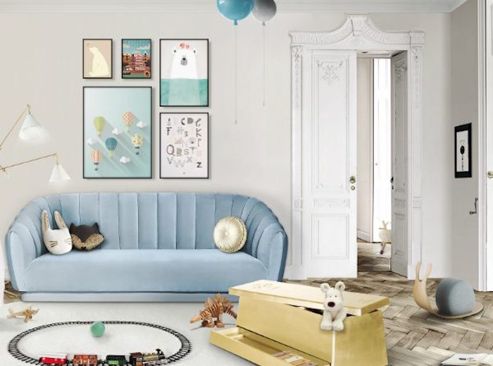 inspiratrice salle de jeux enfant meuble rangement jouet beau intérieur canapé bleu claire boite pour les jouets chien en pelouche