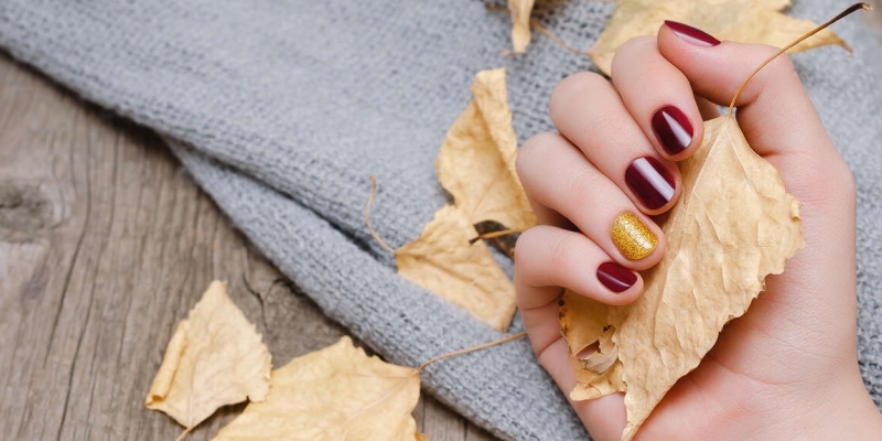 modele ongle automne facile à faire soi même manucure simple couleur ongle automne vernis bordeaux