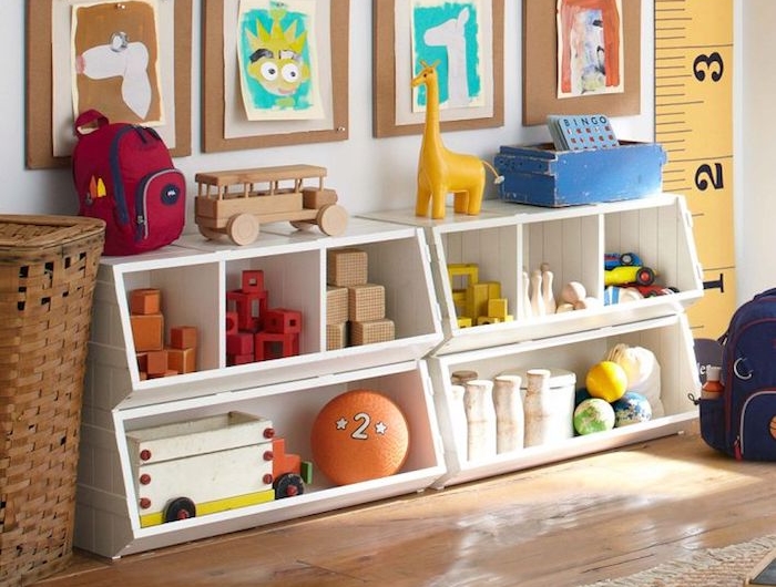 rangement bas pour l enfant salle de jeux enfant meuble rangement jouet beau intérieur jouets en bois dessins colorés