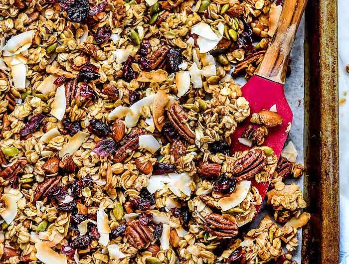 recette granola healthy noi de pecan noix de coco flocons d avoine graines de tournesol et canneberges céréales maison