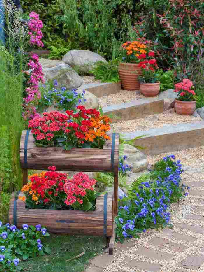 1 aménagement cour extérieur construction des escaliers et des pots a fleurs originals