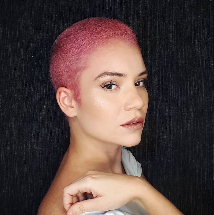 39 moderne court femme tendance coiffure 2020 cheveux tres courtes roses pour une jeune femme courageuse