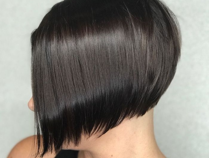 4 coupe courte femme cheveux fins coiffure feminine asymetrique et lissante en noir