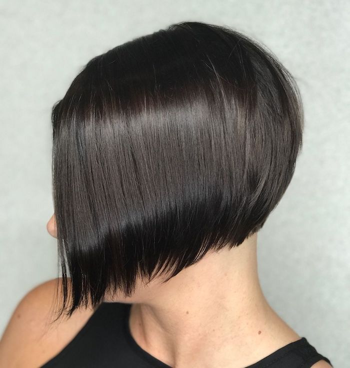 4 coupe courte femme cheveux fins coiffure feminine asymetrique et lissante en noir