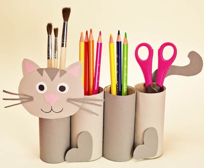 activité manuelle 6 ans avec des rouleaux de papier toilette recyclés et motif tête de chat en papier