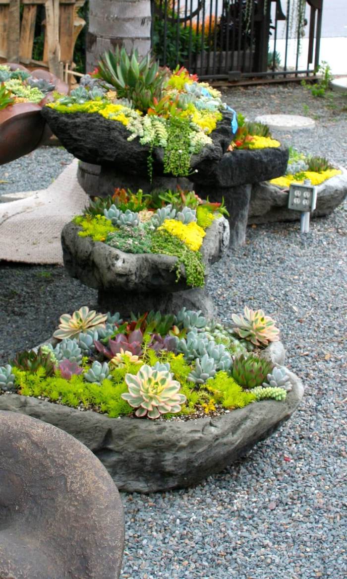 allée maison idee d aménagement en gravier et pierre costruites comme pot a fleurs