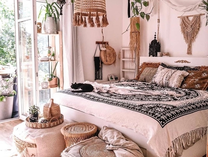 cadre de lit baldaquin suspension macramé diy couverture de lit mandala franges deco ethnique chambre pouf ottoman