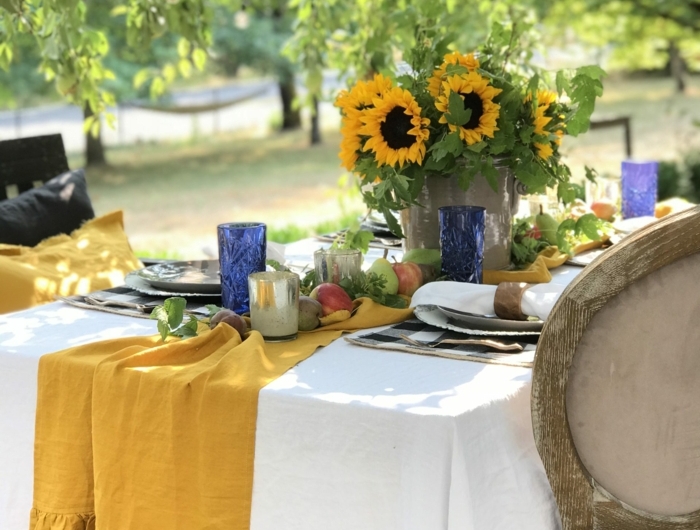 cool idée jardin déco mariage automne déco table d automne activité sur l automne nappe jaune et tournesols vase en verre