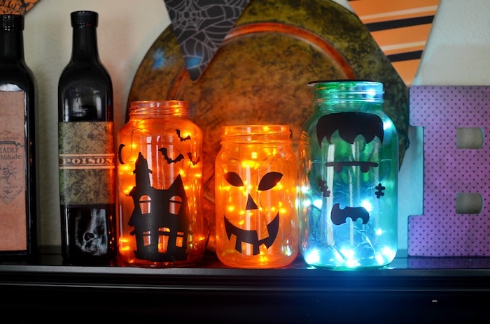 deco guirlande lumienuse halloween bocal en verre rempli de lumières colorées avec sticker halloween maison hantée jack o lantern monstre