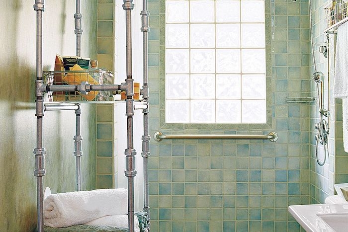 decoration dans la salle de bain amenagement carrela en vert et bleu
