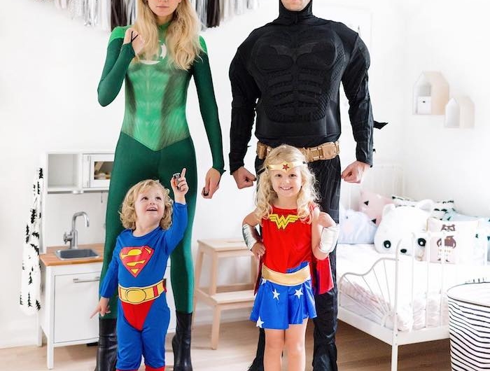 deguisement super heros homme comme battmant enfant comme superman femme en costume vert