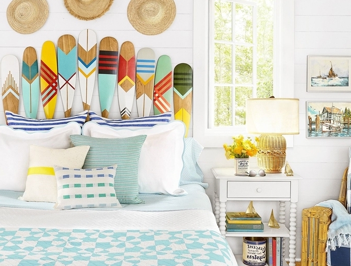 décoration bohème style marin chambre enfant tete de lit diy en bois peinture motifs géométriques chapeaux pailles