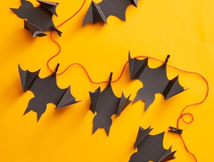 décoration halloween à faire soi même chauve souris en papier noir diy guirlande facile avec figurines effrayantes halloween