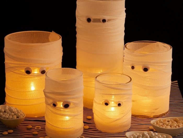 fabriquer photophore halloween motifs spectre fantome halloween avec bandeau autour de pot en verre avec des yeux mobiles activité manuelle halloween