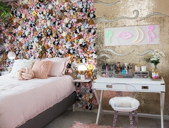 fabriquer une tete de lit originale avec pélouches diy tête de lit sur mur entier décoration chambre fille en gris et rose pastel